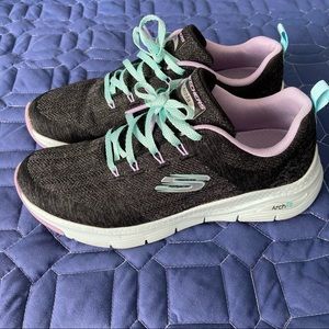 Skechers Arch Fit Sneakers size 8